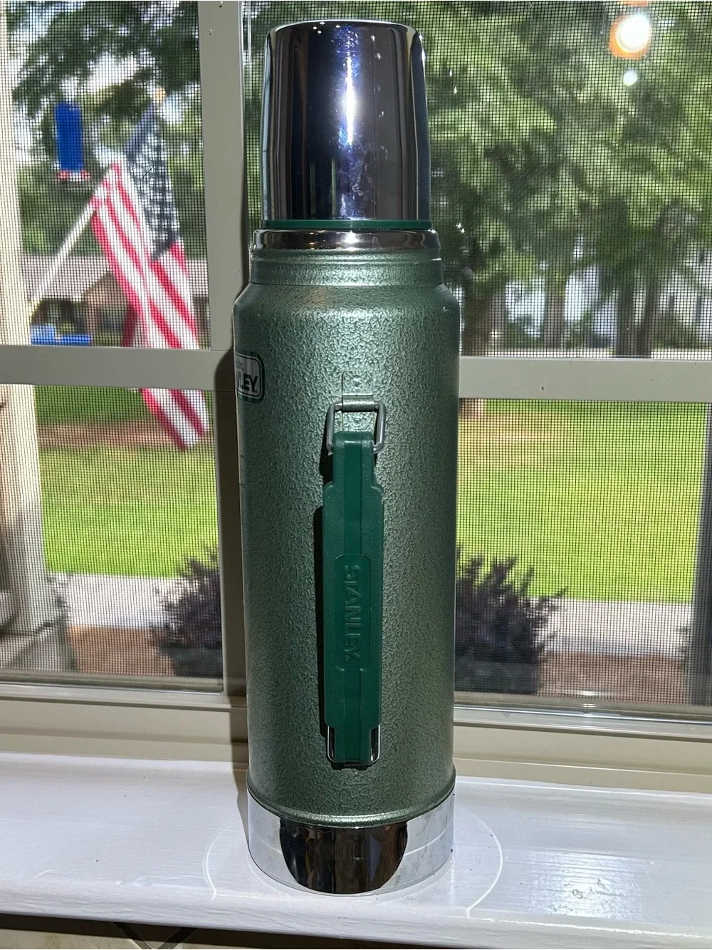 Stanley Green Textured Vacuum Bottle with Chrome Accents 32oz - Picture 2 of 5